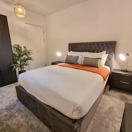 4 Bed Townhouse Piccadilly Free Parking * Manchester
