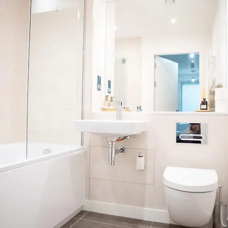 Luxury Free Parking Townhouse *