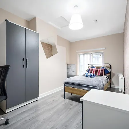 Private Retreat For 3 Near Centre Apartment *