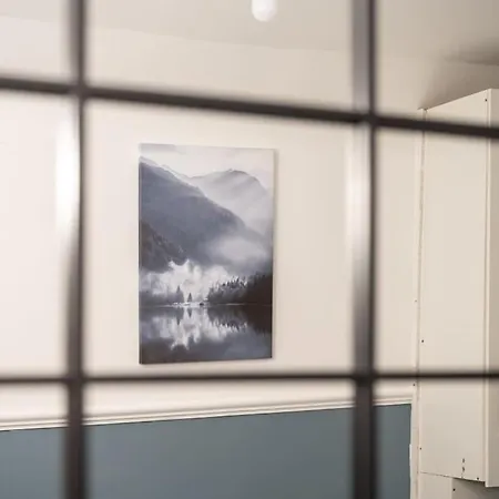Апартаменты Private Retreat For 3 Near Centre