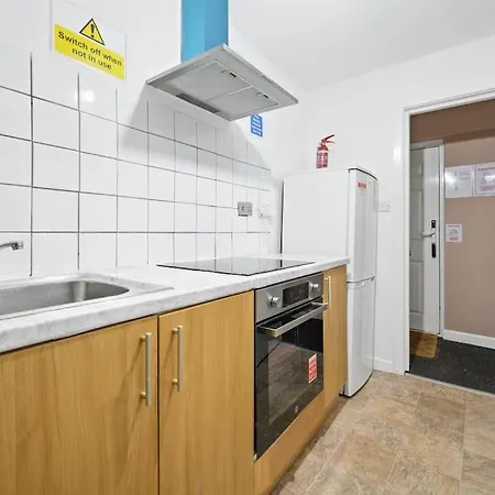 Private Retreat For 3 Near Centre Апартаменты