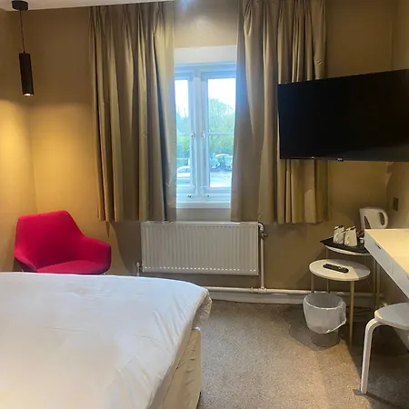 מלון Airport & Manchester 3*