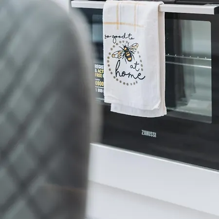 Ideal Near Old Trafford 公寓