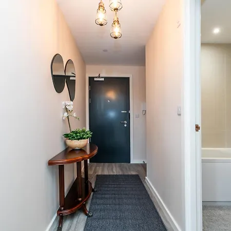 Modern 2bed In דירה