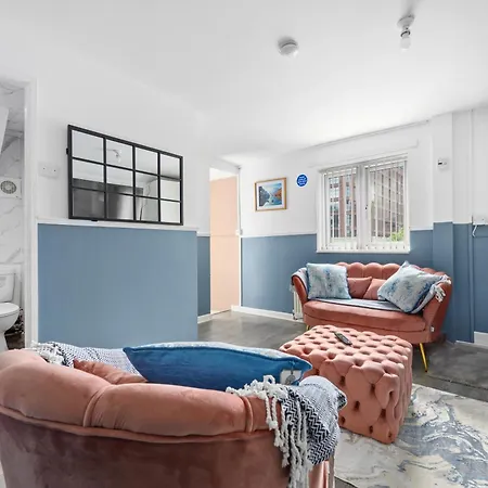 Private Retreat For 3 Near Centre Апартаменты *