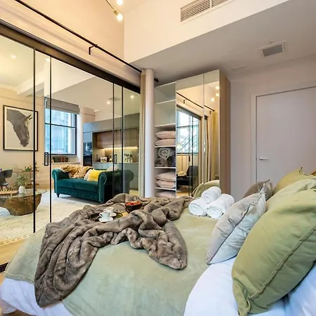 Charlotte House By Coqoon *