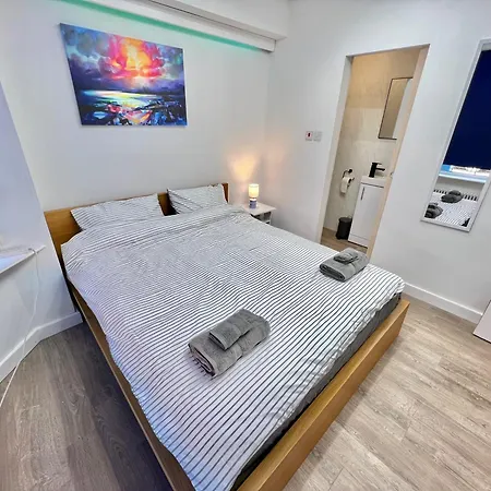 Pansiyon Lux Super King Private Bath Mediacity, Mufc, Salford