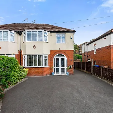 Ferienhaus Pass The Keys Picture Perfect Haven In Didsbury Village - Free Parking & Ev Station *