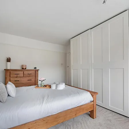 Pass The Keys Picture Perfect Haven In Didsbury Village - Free Parking & Ev Station