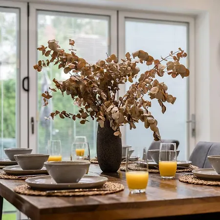 Ferienhaus Pass The Keys Picture Perfect Haven In Didsbury Village - Free Parking & Ev Station