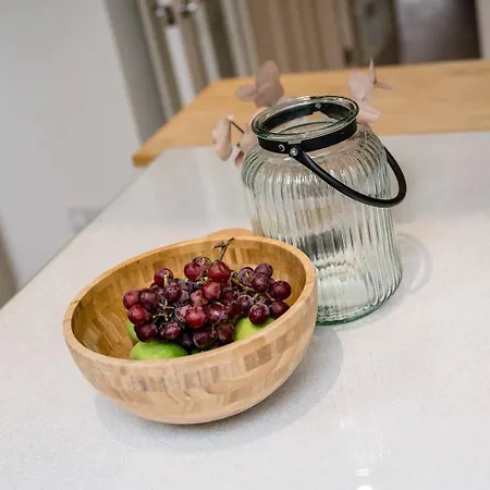 Ferienhaus Pass The Keys Picture Perfect Haven In Didsbury Village - Free Parking & Ev Station