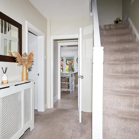 Pass The Keys Picture Perfect Haven In Didsbury Village - Free Parking & Ev Station Ferienhaus