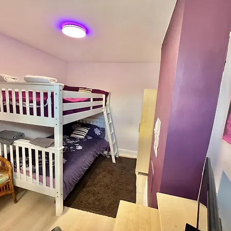 Budget Private Bedrooms W Dedicated Bath Mediacity, Mufc Salford *