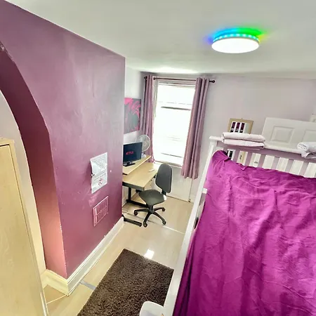 Pansiyon Budget Private Bedrooms W Dedicated Bath Mediacity, Mufc Salford *
