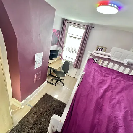 Pansiyon Budget Private Bedrooms W Dedicated Bath Mediacity, Mufc Salford