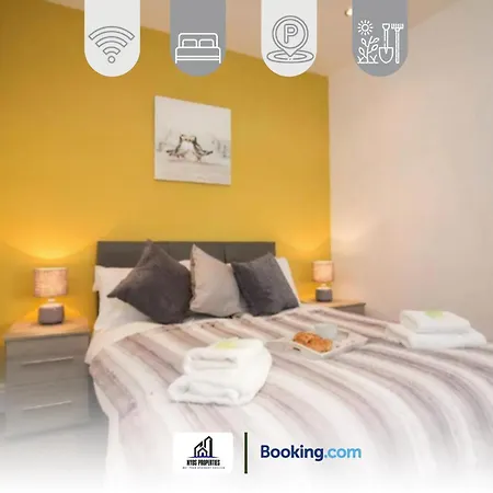Modern 3 Bed Terraced House By Nyos Short Lets & Serviced With Free Wifi 맨체스터