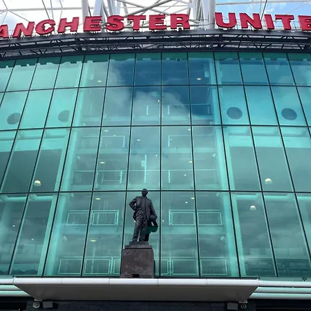 3 Beds - Airport- Old Trafford Stadium شقة مانشستر