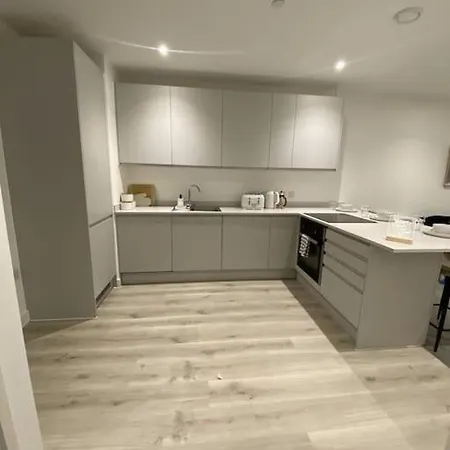 Modern Trafford 1br Apartment-free Parking-cinema 公寓
