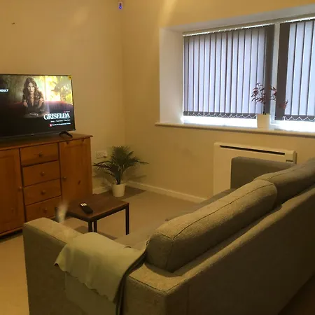 Modern Double Bedroom With Attached Bath מנצ'סטר