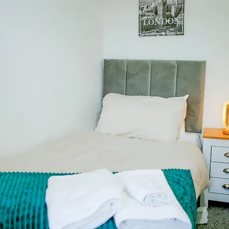 Feriehus The Wynne House - 3 Bedroom Luxury House With 5 Beds & Free Parking Near Centre, And A Walking Distance To The Etihad Stadium & Coop Live Arena