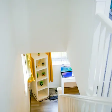 Feriehus The Wynne House - 3 Bedroom Luxury House With 5 Beds & Free Parking Near Centre, And A Walking Distance To The Etihad Stadium & Coop Live Arena