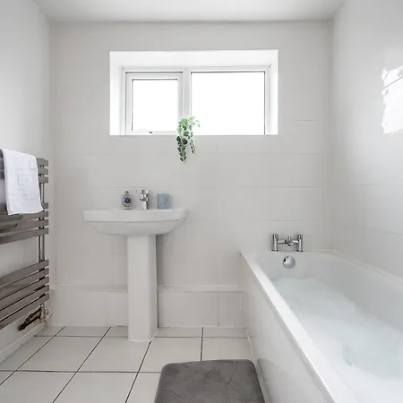 Prázdninový dům Pass The Keys 3-bed In Lively Levenshulme Village - Sleeps 5, Ideal For Families & Groups *