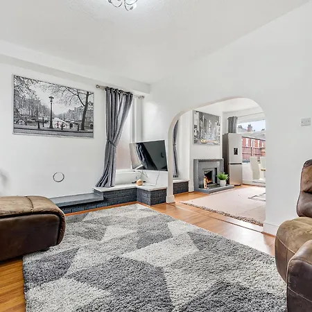 Pass The Keys 3-bed In Lively Levenshulme Village - Sleeps 5, Ideal For Families & Groups Prázdninový dům Manchester
