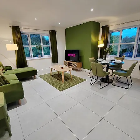 Lägenhet Luxury Four Bedroom With Parking Manchester