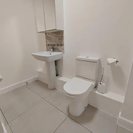 Luxury Four Bedroom With Parking Lägenhet