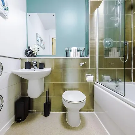 Modern 2br Near Centre - Free Parking Garage Appartamento