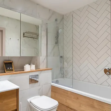 Spacious Loft Style 3 Bed Manchester