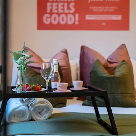 Spacious Loft Style 3 Bed Appartement