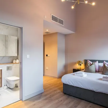 Spacious Loft Style 3 Bed Appartement *