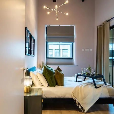 Spacious Loft Style 3 Bed Manchester