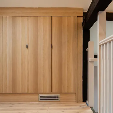 Spacious Loft Style 3 Bed *