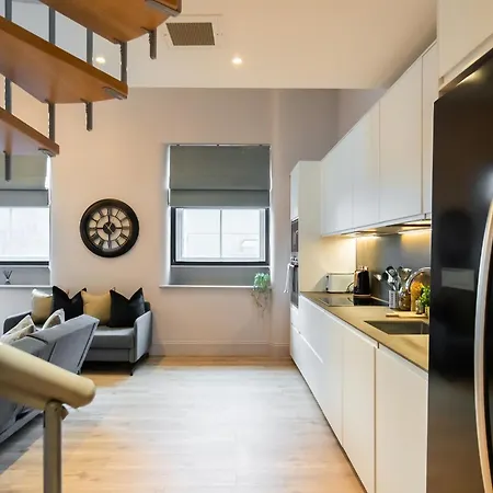 Spacious Loft Style 3 Bed Appartement