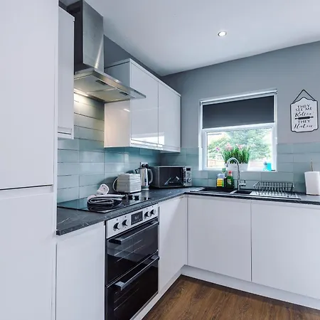New! 3-bed Spacious In By 53 Degrees Property, Ideal For Groups, Free Parking! Манчестер