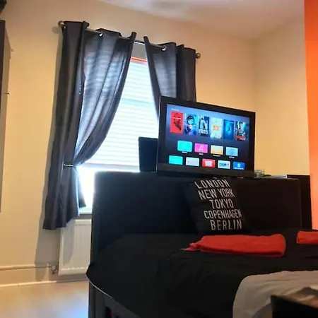 King Tv-bed En-suite Mediacity, Mufc, Salford Pansiyon *