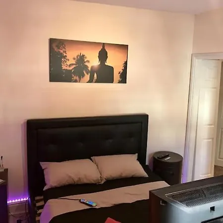 King Tv-bed En-suite Mediacity, Mufc, Salford Pansiyon Manchester