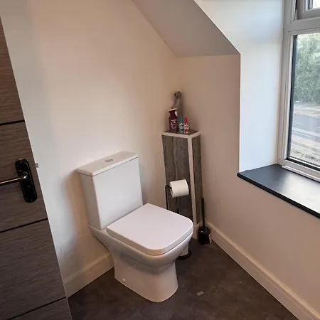 Sleeps 5 With Parking Manchester