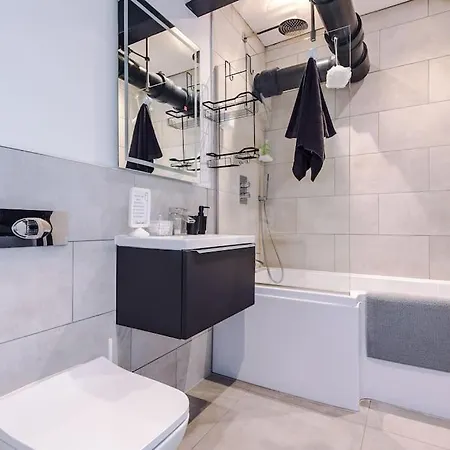 Incredible 3bed Townhouse, Rooftop Patio, Sleeps 6 *