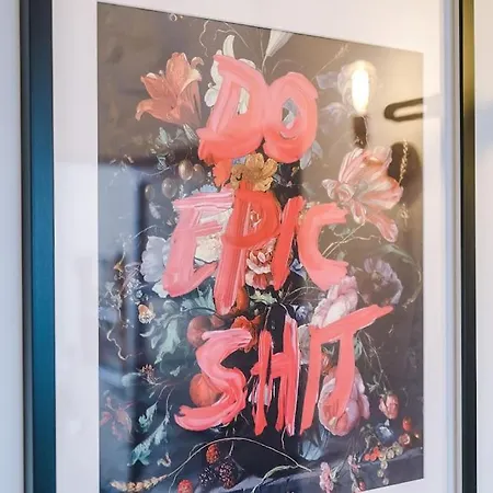 Apartment Incredible 3bed Townhouse, Rooftop Patio, Sleeps 6 *