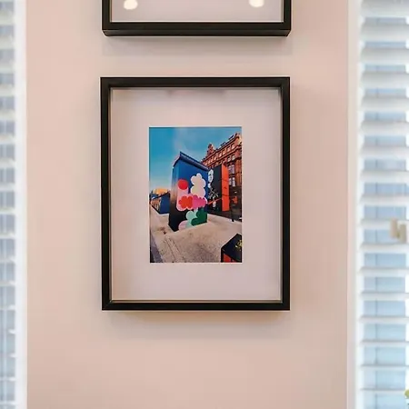 Incredible 3bed Townhouse, Rooftop Patio, Sleeps 6 *