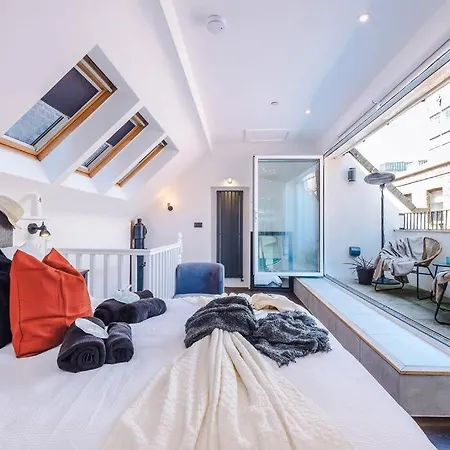 Incredible 3bed Townhouse, Rooftop Patio, Sleeps 6 * Manchester