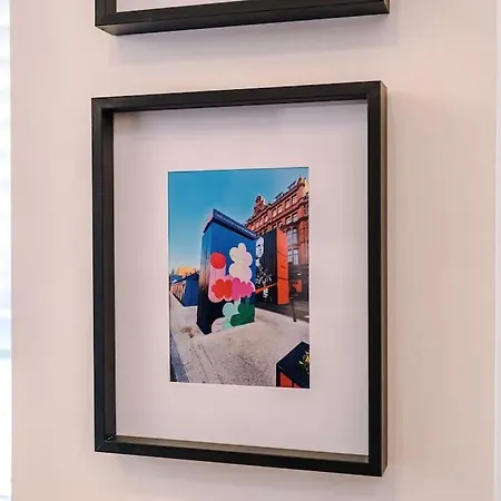 Incredible 3bed Townhouse, Rooftop Patio, Sleeps 6 *