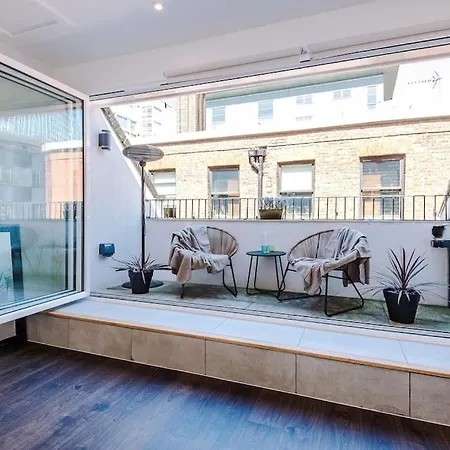 Incredible 3bed Townhouse, Rooftop Patio, Sleeps 6 Apartment *