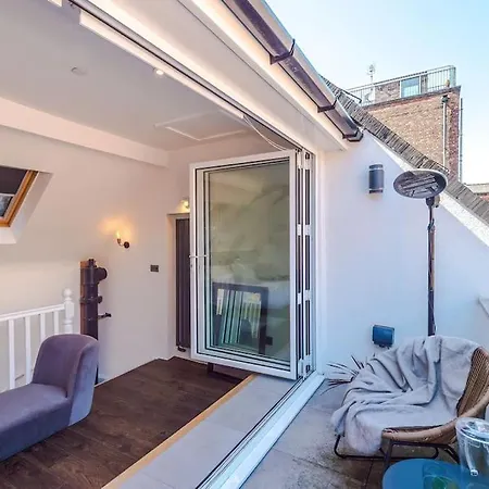 Incredible 3bed Townhouse, Rooftop Patio, Sleeps 6 Apartment *