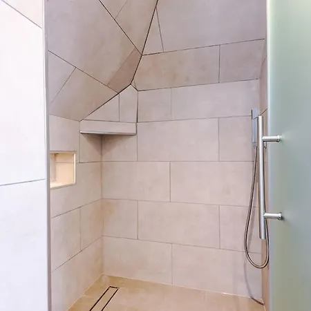 Apartment Incredible 3bed Townhouse, Rooftop Patio, Sleeps 6 *