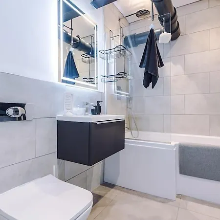 Apartment Incredible 3bed Townhouse, Rooftop Patio, Sleeps 6 *