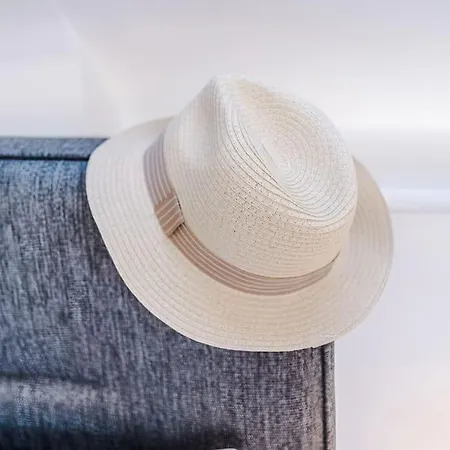 Apartment Incredible 3bed Townhouse, Rooftop Patio, Sleeps 6 *